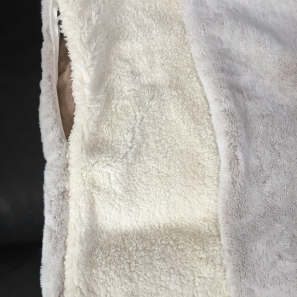 NWOT Room Essentials Body Pillow Cover Sham - Picture 3 of 4